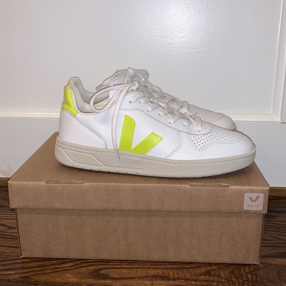 Unisex Veja V-10 Leather Extra White/Jaune Fluo